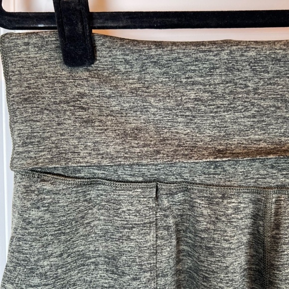 Offline by Aerie Women's Fold Over Waist Short Court Joggers Black Heather Large - Picture 3 of 14